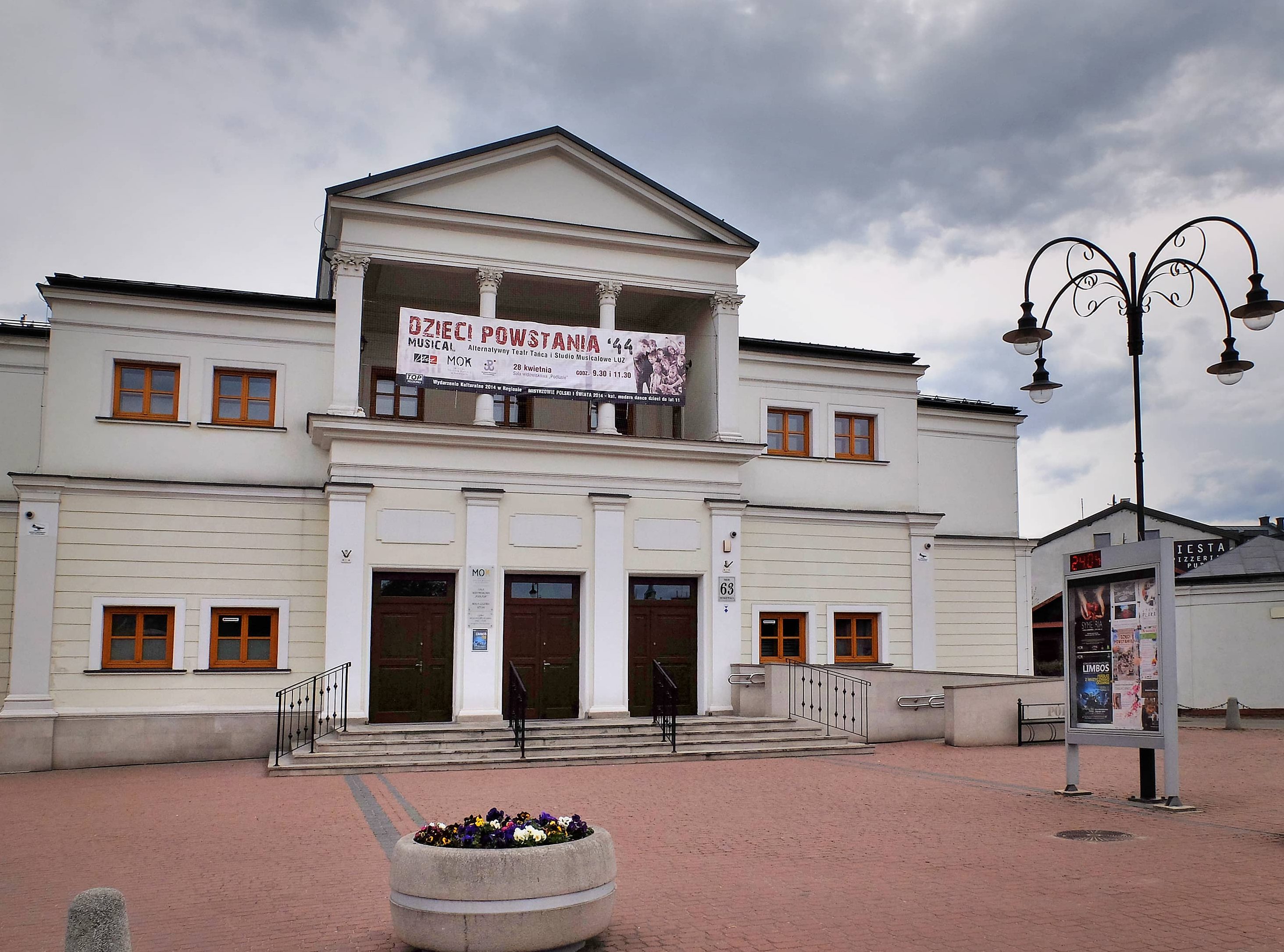Okna Królewskie,  Sala Widowiskowa Podlasie w Siedlcach